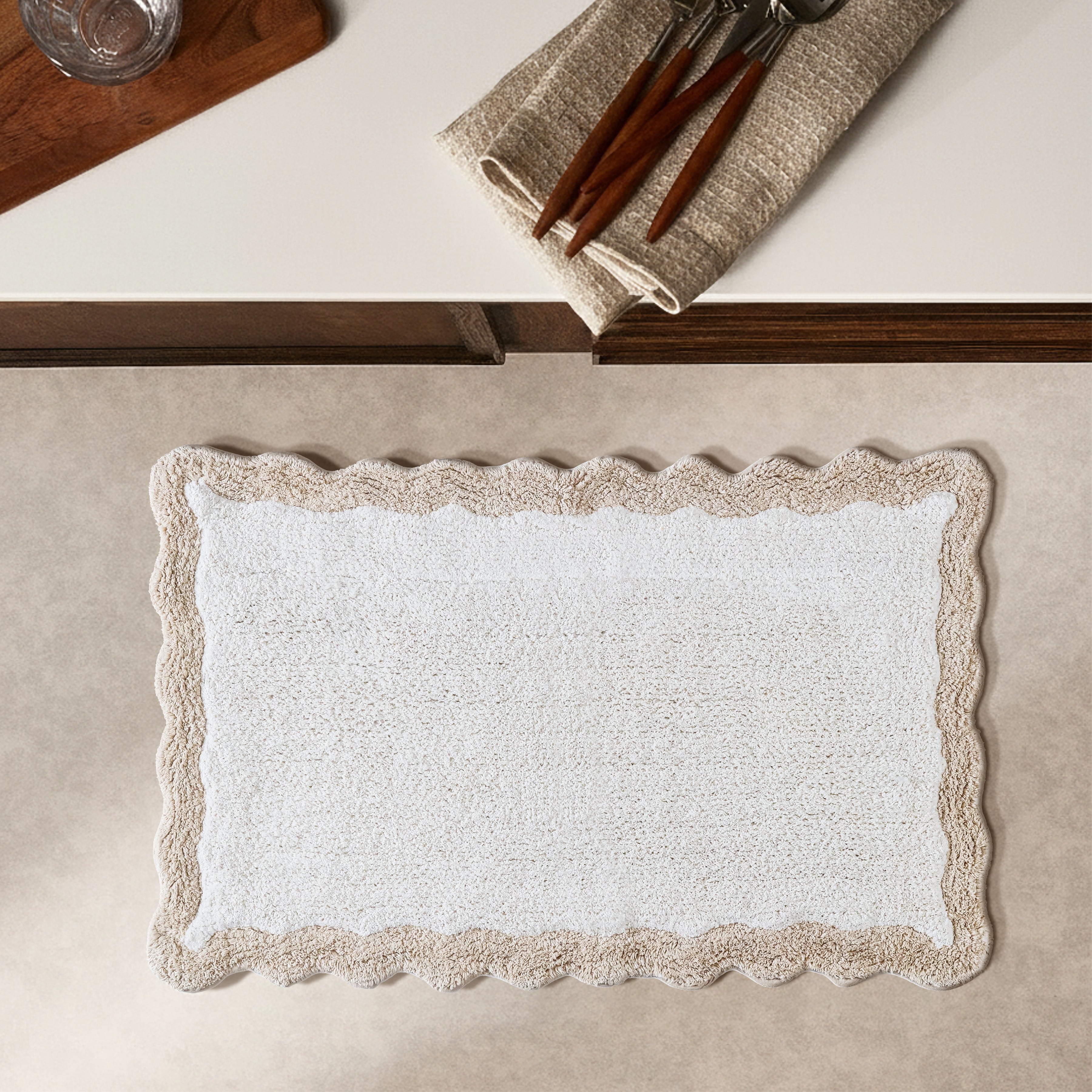 Cotton Scalloped Bathmat with Antiskid 20"x32" – 100% Cotton Scalloped Bath Mat, Anti Skid, Soft & Absorbent Bathroom Rug for Shower, Tub & Entryway