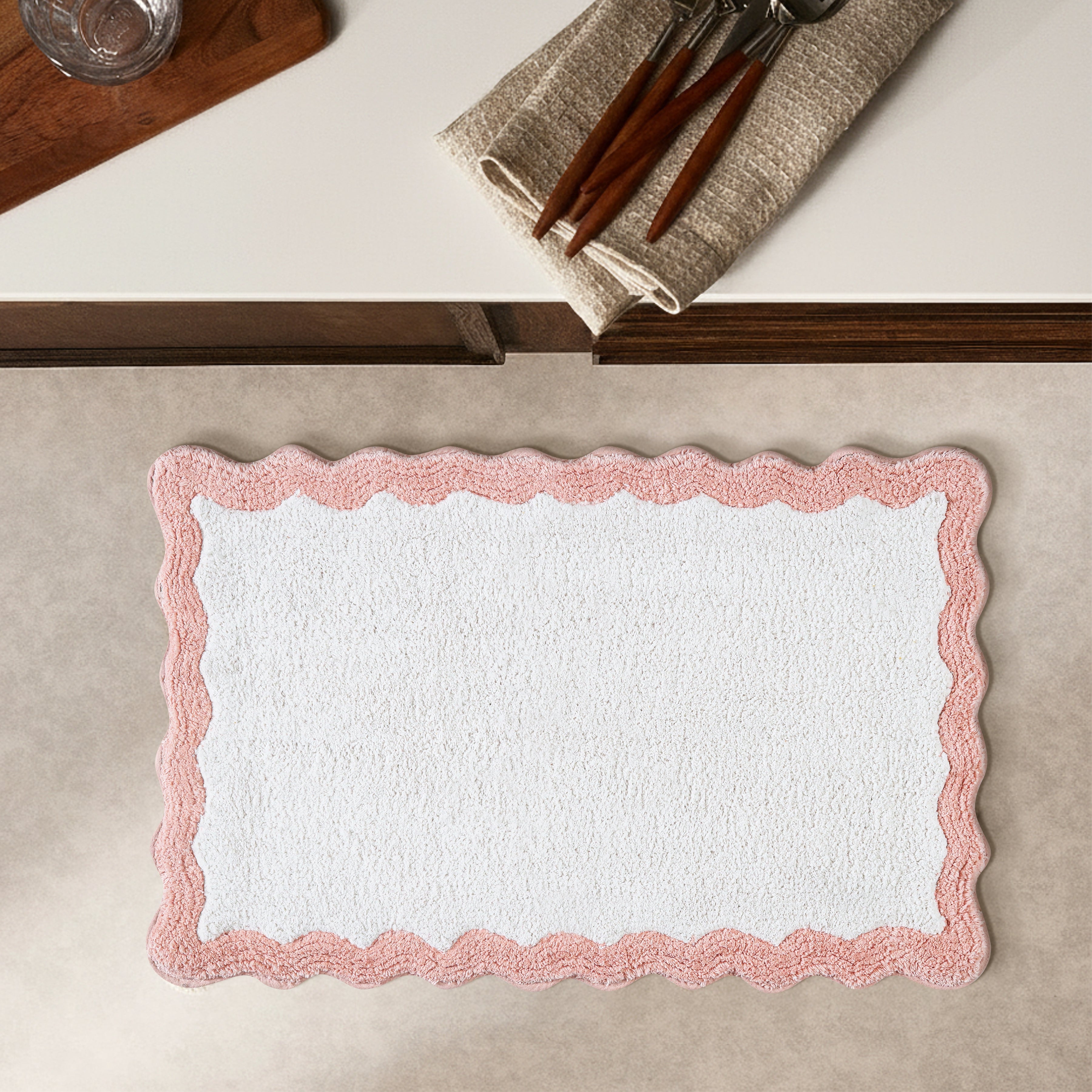 Cotton Scalloped Bathmat with Antiskid 20"x32" – 100% Cotton Scalloped Bath Mat, Anti Skid, Soft & Absorbent Bathroom Rug for Shower, Tub & Entryway