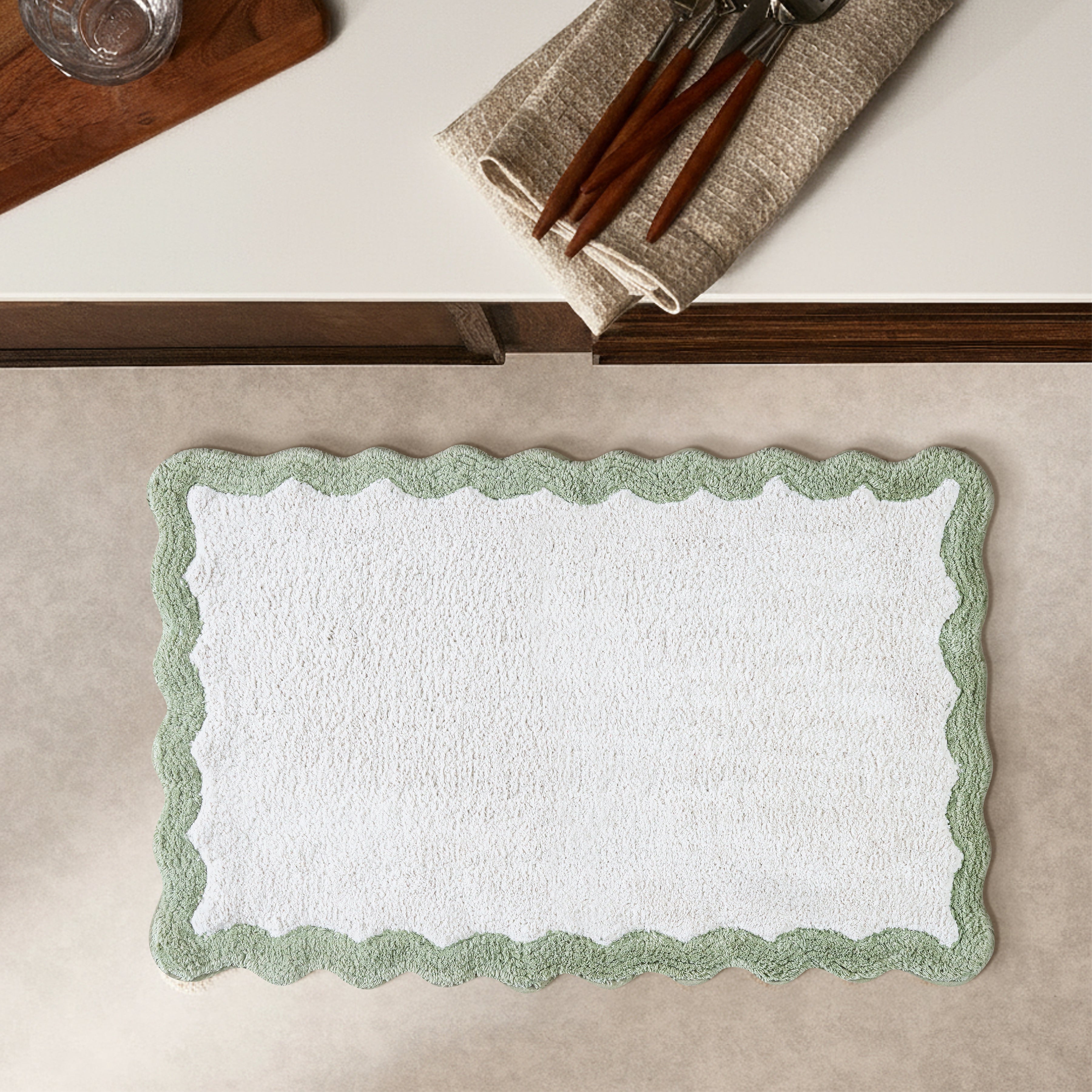 Cotton Scalloped Bathmat with Antiskid 20"x32" – 100% Cotton Scalloped Bath Mat, Anti Skid, Soft & Absorbent Bathroom Rug for Shower, Tub & Entryway