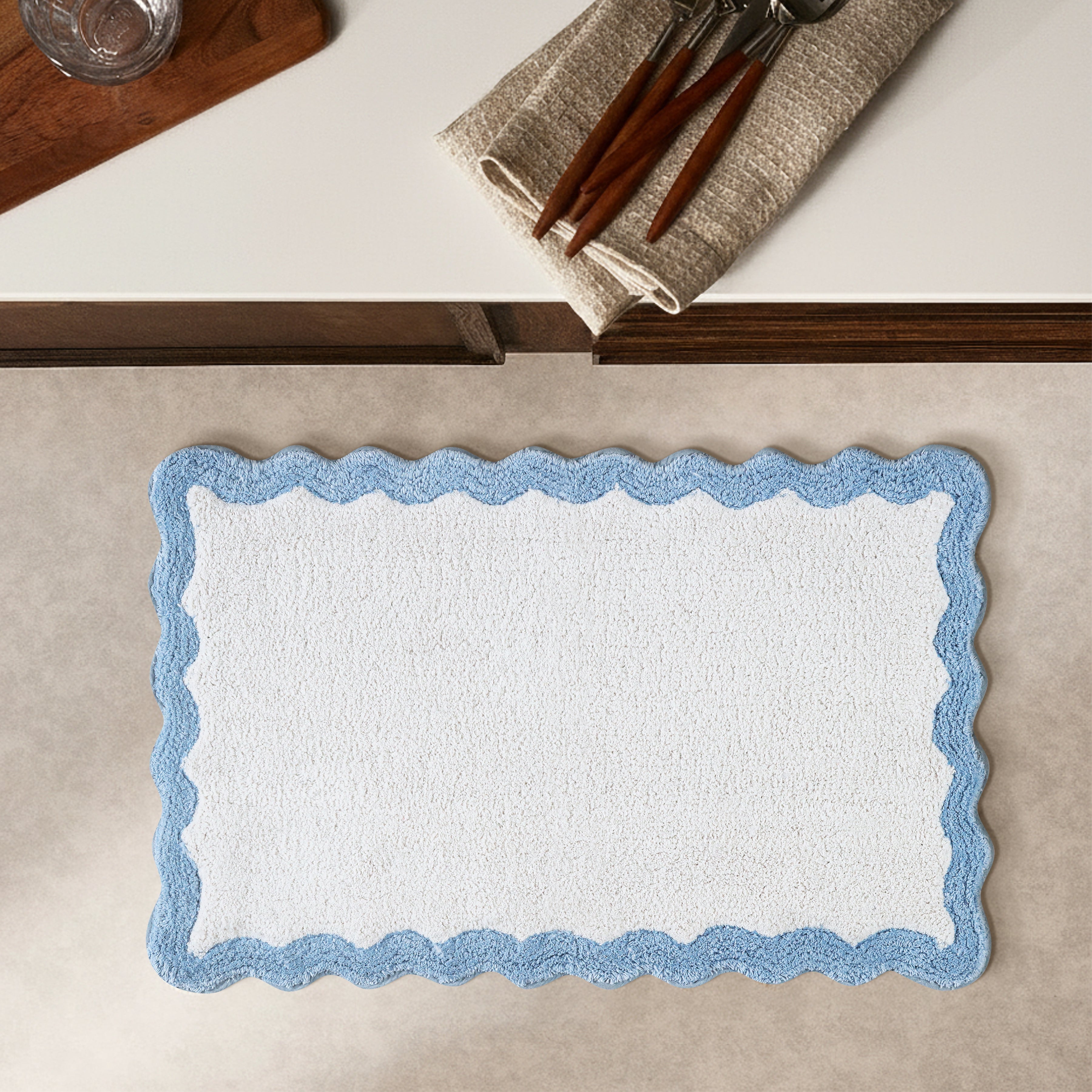 Cotton Scalloped Bathmat with Antiskid 20"x32" – 100% Cotton Scalloped Bath Mat, Anti Skid, Soft & Absorbent Bathroom Rug for Shower, Tub & Entryway