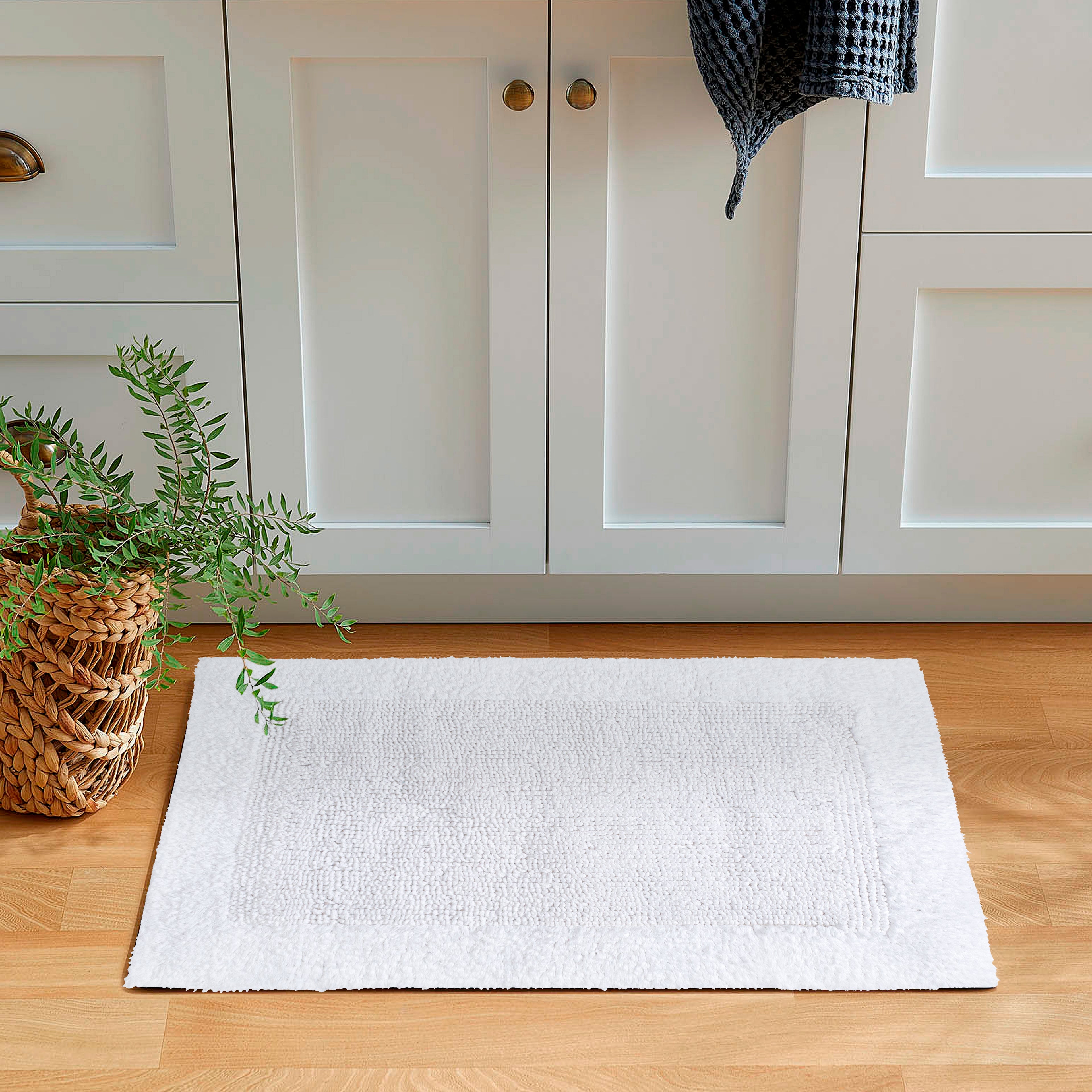 Savi Home Bath Mat Rug  100% Pure Cotton, Super Soft Bath Rugs, Plush & Absorbent, Hand Tufted Heavy Weight Construction, Full Reversible Step Out Rugs